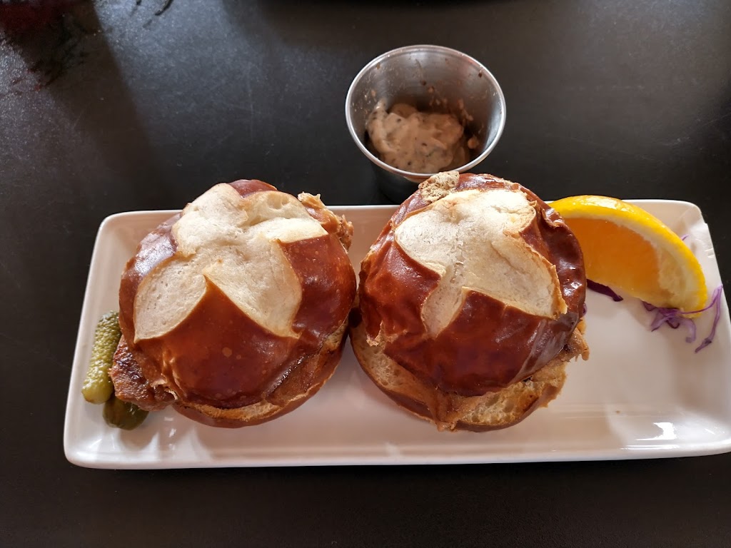 End Of The Line Cafe | restaurant | 610 E Wright St, Pensacola, FL 32501, USA | 8504290336 OR +1 850-429-0336