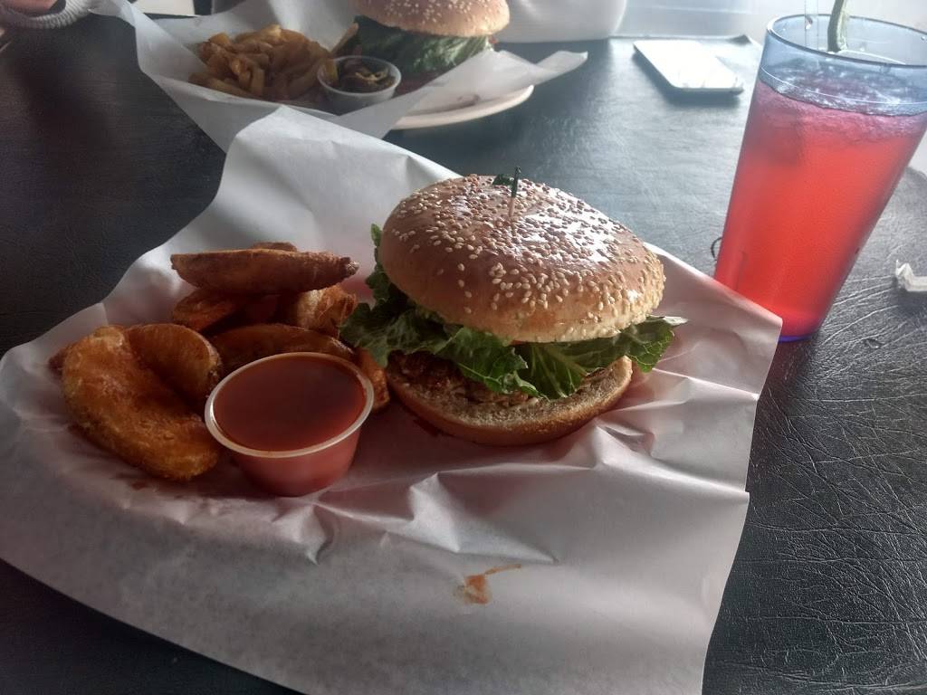 Chiltepino’s Wings | restaurant | Benito Juárez 991, La Hacienda, 21448 Tecate, B.C., Mexico | 016656557406 OR +52 665 655 7406