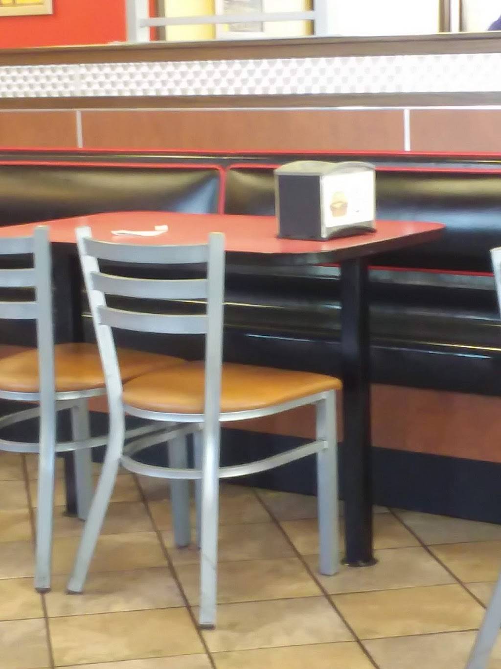 Hardees | restaurant | 1001 US-31, New Whiteland, IN 46184, USA | 3175355399 OR +1 317-535-5399