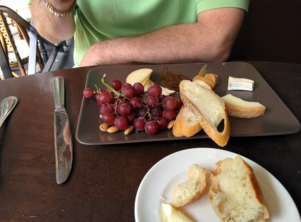 Rouge | restaurant | 205 S 18th St, Philadelphia, PA 19103, USA | 2157326622 OR +1 215-732-6622