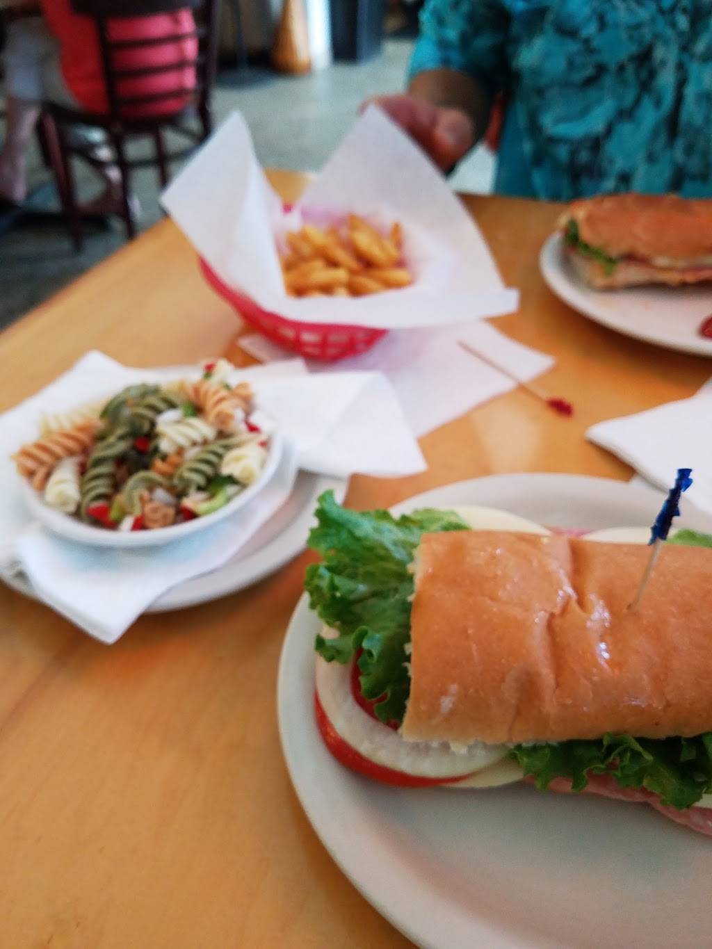 Parkway Grille | restaurant | 5517 S Fletcher Ave, Fernandina Beach, FL 32034, USA | 9042776614 OR +1 904-277-6614