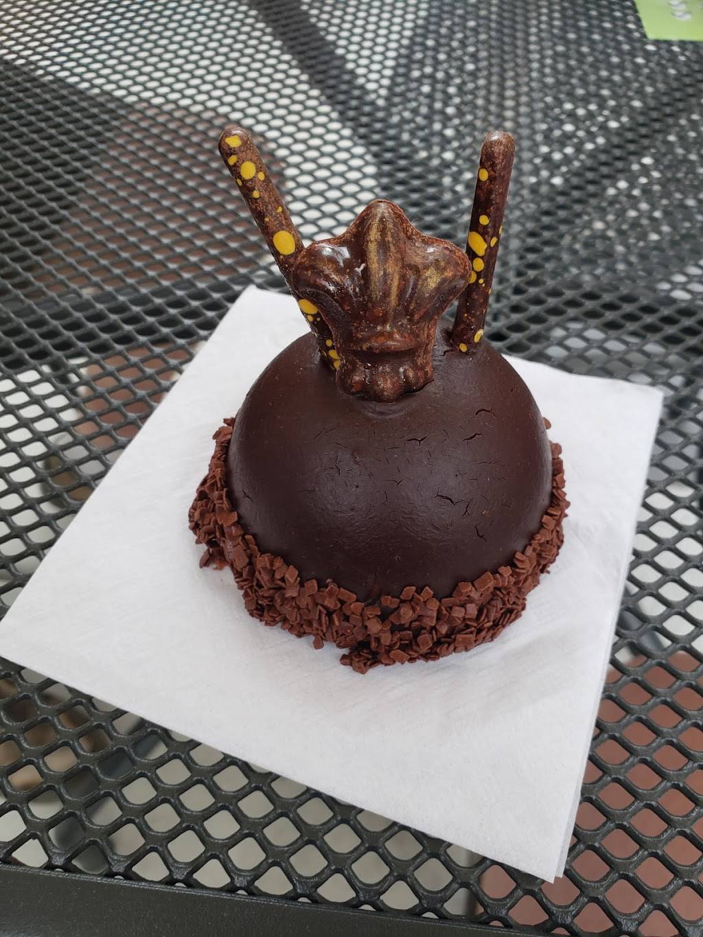 Le Macaron French Pastries | bakery | 310 High St, Brookfield, WI 53045, USA | 4145340157 OR +1 414-534-0157