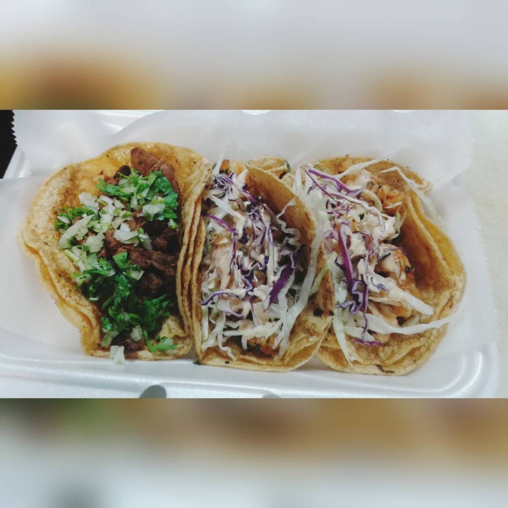 Aztlan mexican grill 1inc | restaurant | 3358 W Montrose Ave, Chicago, IL 60618, USA | 7734632774 OR +1 773-463-2774