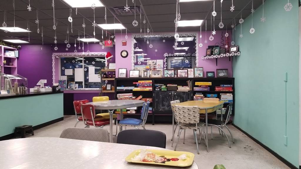 Mei Meis Cookies & Creamery LLC | restaurant | 113 E Elm St, River Falls, WI 54022, USA | 7156292100 OR +1 715-629-2100