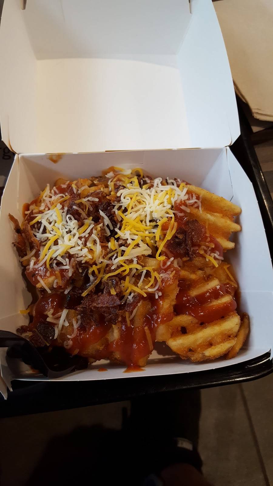 Carls Jr. | restaurant | 401 Las Posas Rd, Camarillo, CA 93010, USA | 8054844588 OR +1 805-484-4588