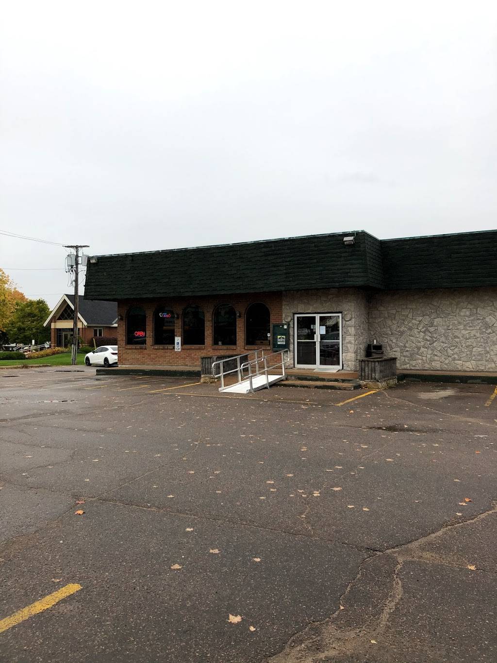 Finnigans Road House | restaurant | 955 Pembroke St E, Pembroke, ON K8A 3M3, Canada | 6137352333 OR +1 613-735-2333