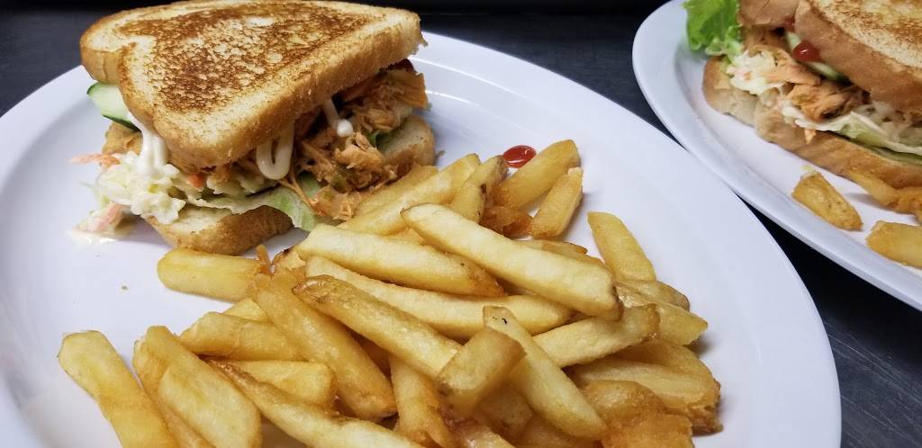 El Salvadoreño Restaurant | restaurant | 120 Broad St, Lynn, MA 01902, USA | 7815960228 OR +1 781-596-0228