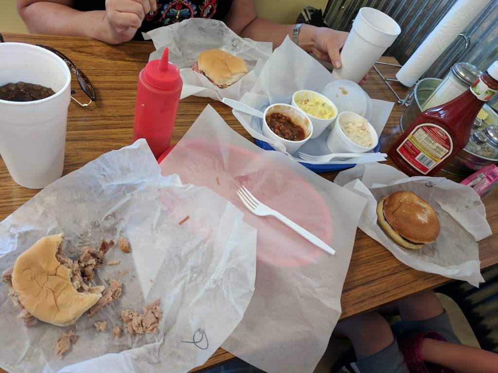 Bills BBQ | restaurant | 1215 E 8th St, Metropolis, IL 62960, USA | 6185242503 OR +1 618-524-2503