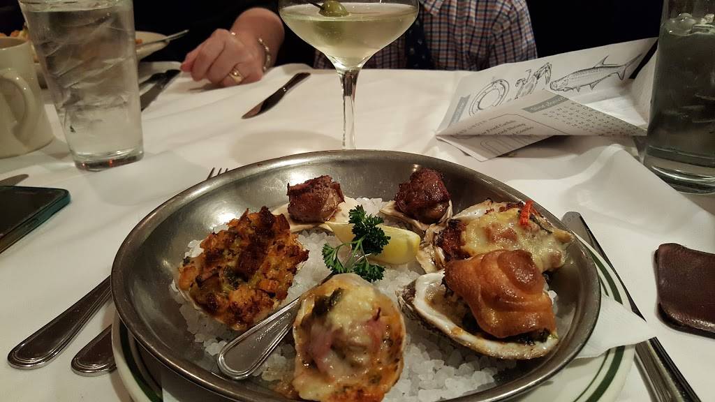 Goode Company Seafood | restaurant | 10211 Katy Fwy, Houston, TX 77024, USA | 7134647933 OR +1 713-464-7933