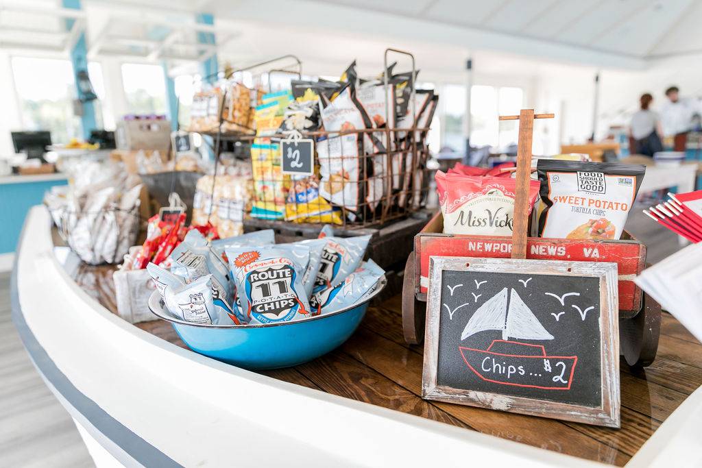 Fish Hawk Oyster Bar | restaurant | 480 King Carter Dr, Irvington, VA 22480, USA | 8044384489 OR +1 804-438-4489