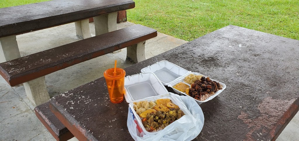 Lanas Jamaica House Cafe | restaurant | 7700 W Fairfield Dr, Pensacola, FL 32506, USA | 8504532144 OR +1 850-453-2144