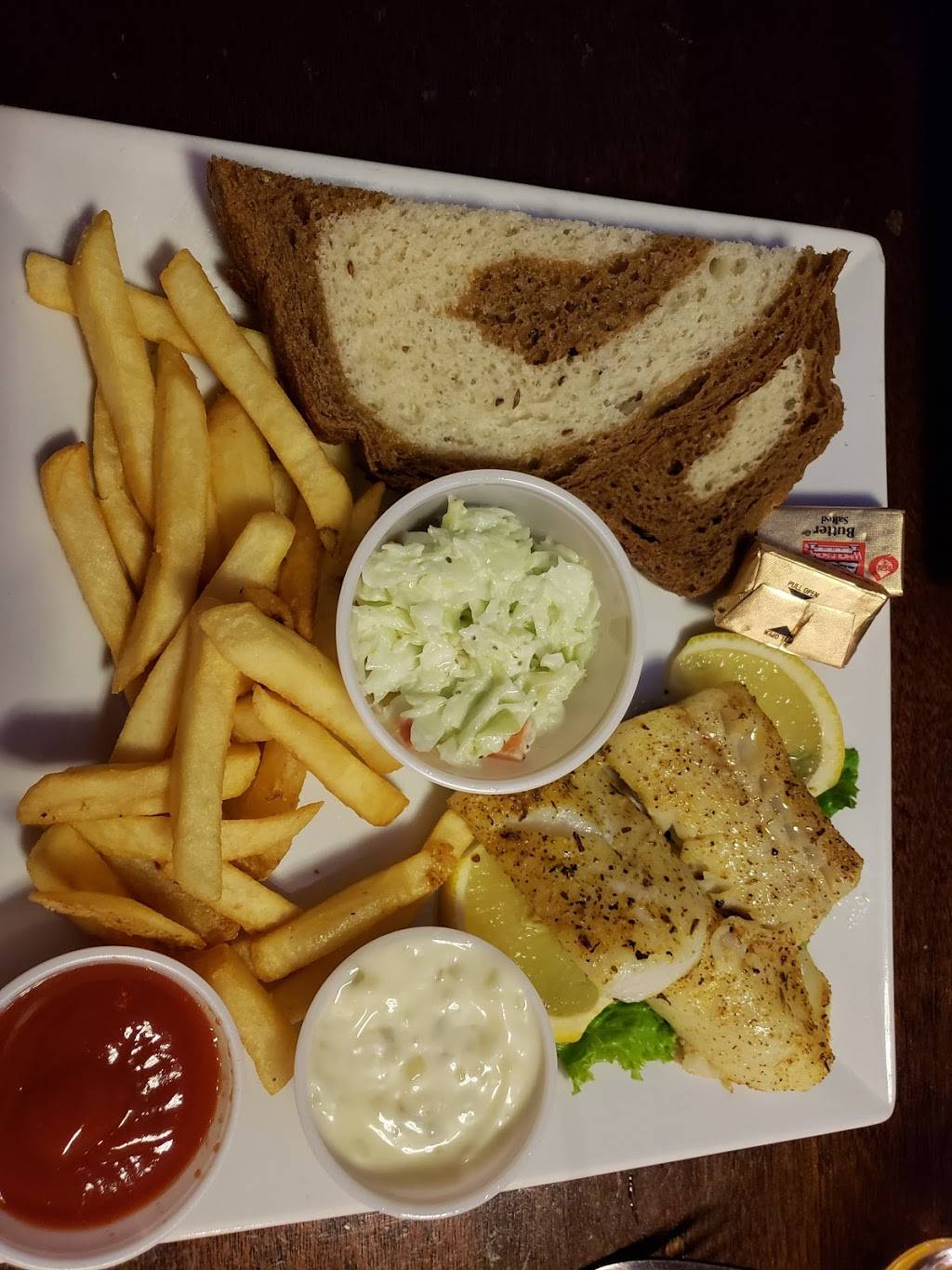 The Ivanhoe Pub & Eatery | restaurant | 231 Main St, Racine, WI 53403, USA | 2626374730 OR +1 262-637-4730