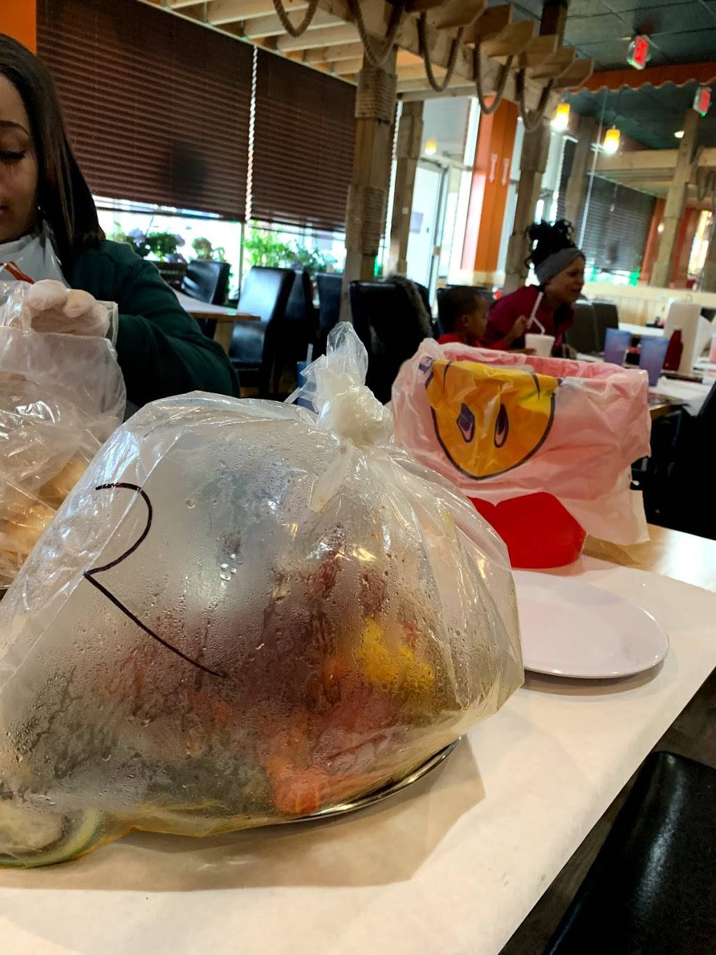 Crazy Crab | restaurant | 25271 Telegraph Rd, Southfield, MI 48033, USA | 2483277400 OR +1 248-327-7400