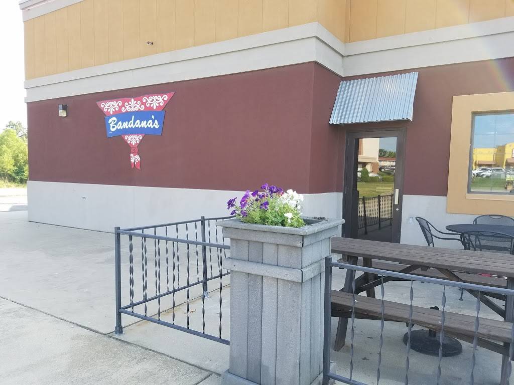 Bandanas Bar-B-Q | restaurant | 308 S 44th St, Mt Vernon, IL 62864, USA | 6183156550 OR +1 618-315-6550