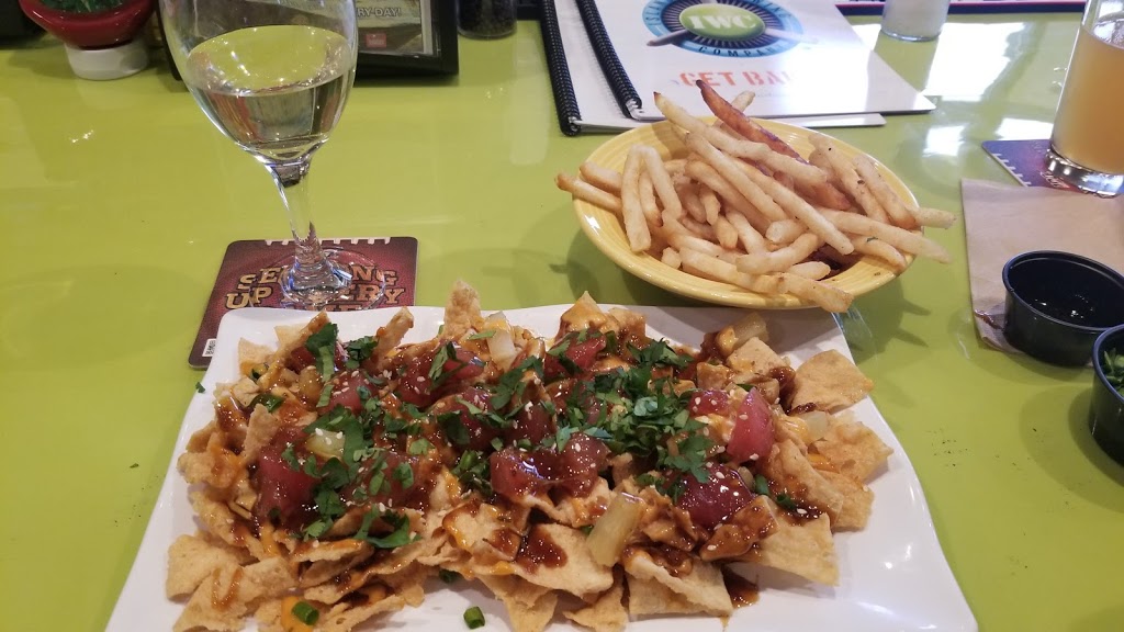 Island Wing Company | restaurant | 29740 Urgent Care Dr, Daphne, AL 36526, USA | 2516253042 OR +1 251-625-3042