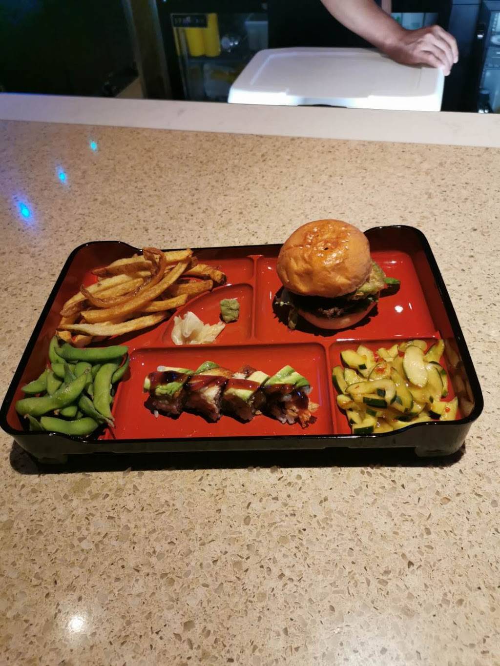 Blacow Burger Sushi & Bar | restaurant | 517 University Center Blvd, Charlotte, NC 28262, USA | 9802376985 OR +1 980-237-6985