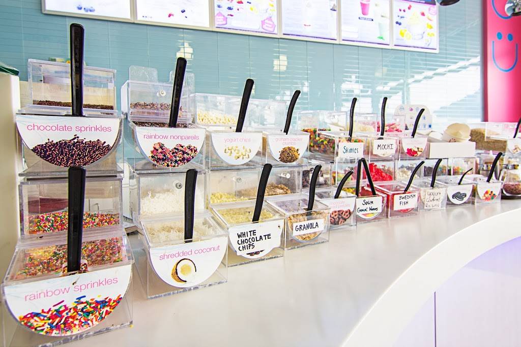 Halsted Street Deli | restaurant | 1260 S Milwaukee Ave #400, Vernon Hills, IL 60061, USA | 8473836375 OR +1 847-383-6375