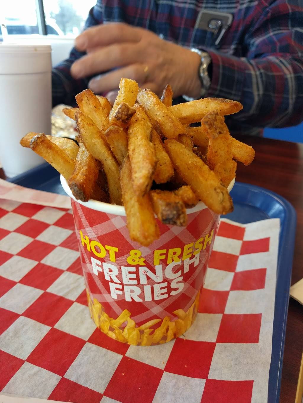 Home Run Burgers & Fries | restaurant | in front of Stonybrook theater, 2723 S Hurstbourne Pkwy, Louisville, KY 40220, USA | 5024097004 OR +1 502-409-7004