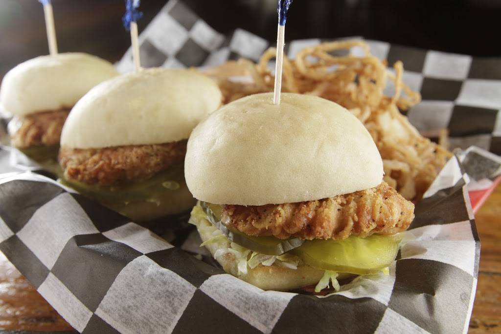 Hueys - Germantown | restaurant | 7677 Farmington Blvd, Germantown, TN 38138, USA | 9013183030 OR +1 901-318-3030