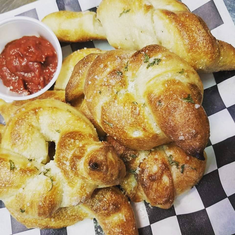 Violas Pizza Company | restaurant | 7 Lynn St Box 24, Viola, TN 37394, USA | 9316355000 OR +1 931-635-5000