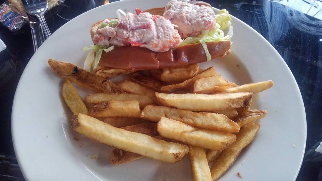 Hickory Tavern | restaurant | 30 Town Square Blvd, Asheville, NC 28803, USA | 8286840975 OR +1 828-684-0975