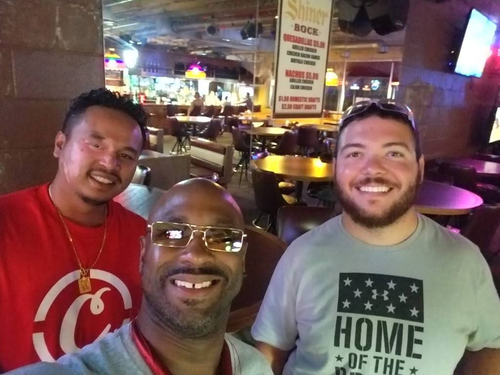 Vinne Ts Clubhouse | restaurant | 221 E 8th St, Cookeville, TN 38501, USA | 9313722582 OR +1 931-372-2582