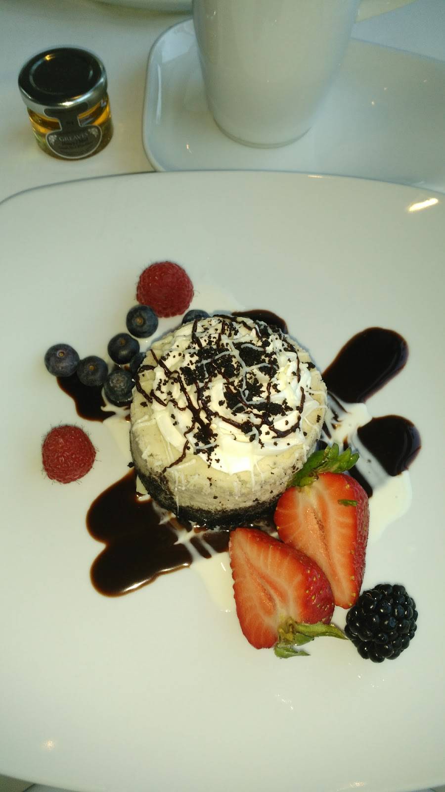 LIV Restaurant | restaurant | 253 Taylor Rd, Niagara-on-the-Lake, ON L0S 1J0, Canada | 9056882550 OR +1 905-688-2550