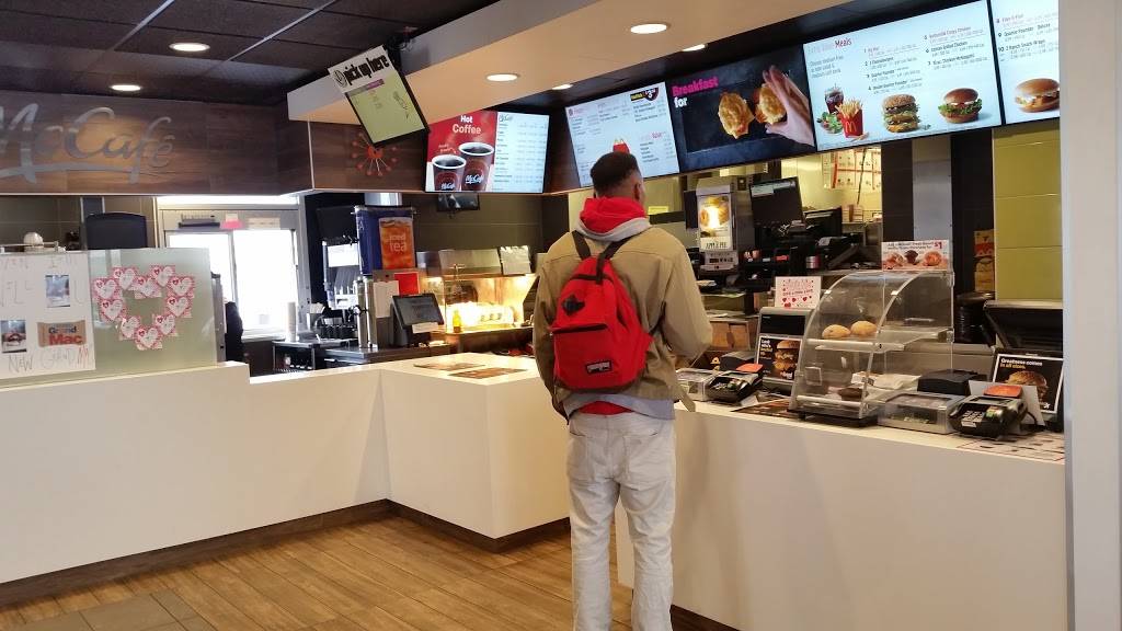 McDonalds | cafe | 2320 W War Memorial Drive, Peoria, IL 61614, USA | 3096799703 OR +1 309-679-9703