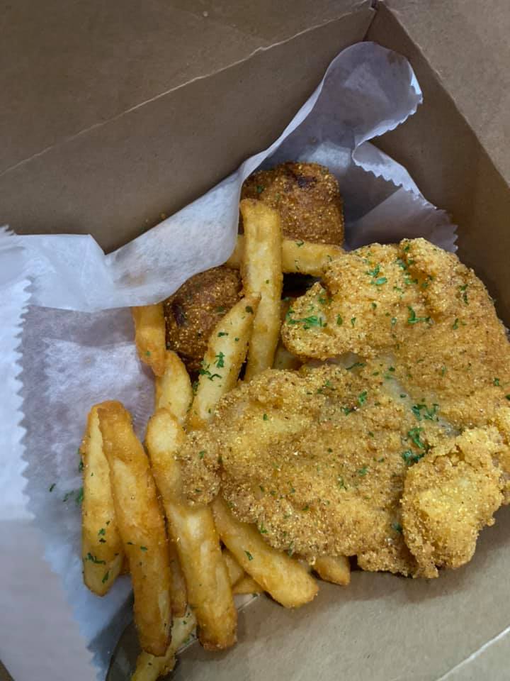 Munchis Fish & Chiccn | restaurant | 922 Business Loop 70 E, Columbia, MO 65201, USA | 5734430162 OR +1 573-443-0162