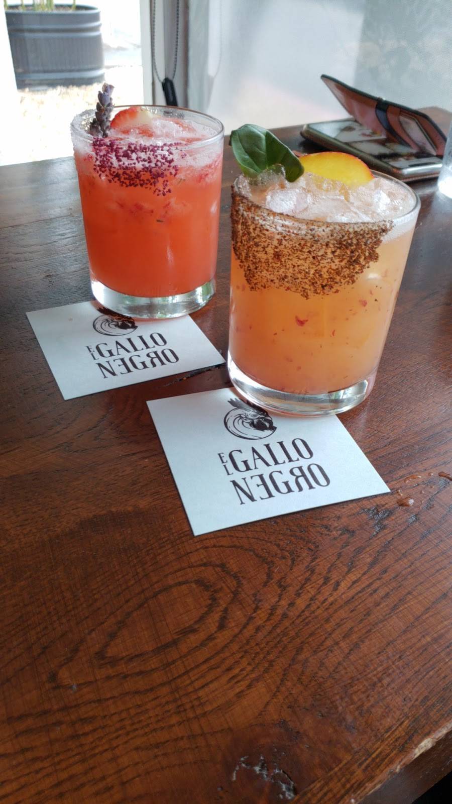 El Gallo Negro | restaurant | 8465 Old Redwood Hwy, Windsor, CA 95492, USA | 7078389511 OR +1 707-838-9511