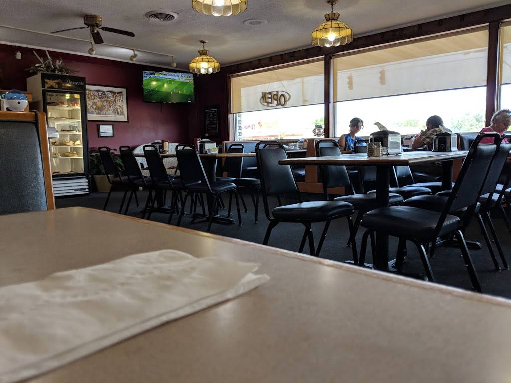 Blue Grass Restaurant | restaurant | 143 W Kentucky Dr, La Center, KY 42056, USA | 2706655391 OR +1 270-665-5391