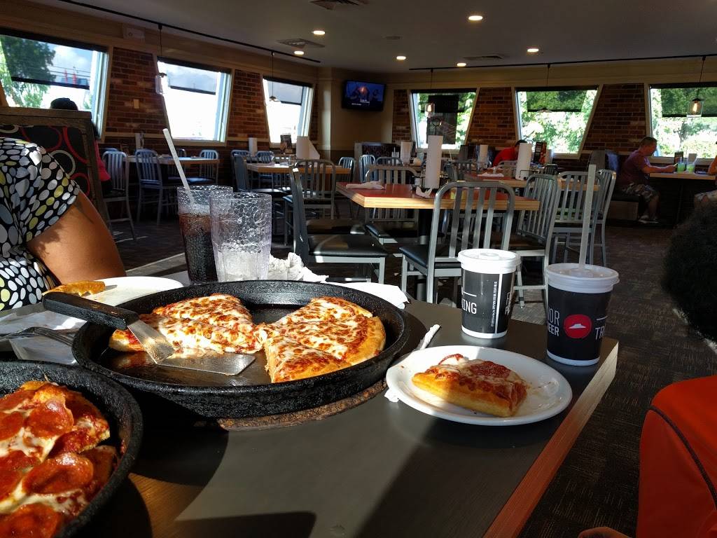 Pizza Hut | restaurant | 2246 Lincoln Hwy E, Lancaster, PA 17602, USA | 7173924858 OR +1 717-392-4858