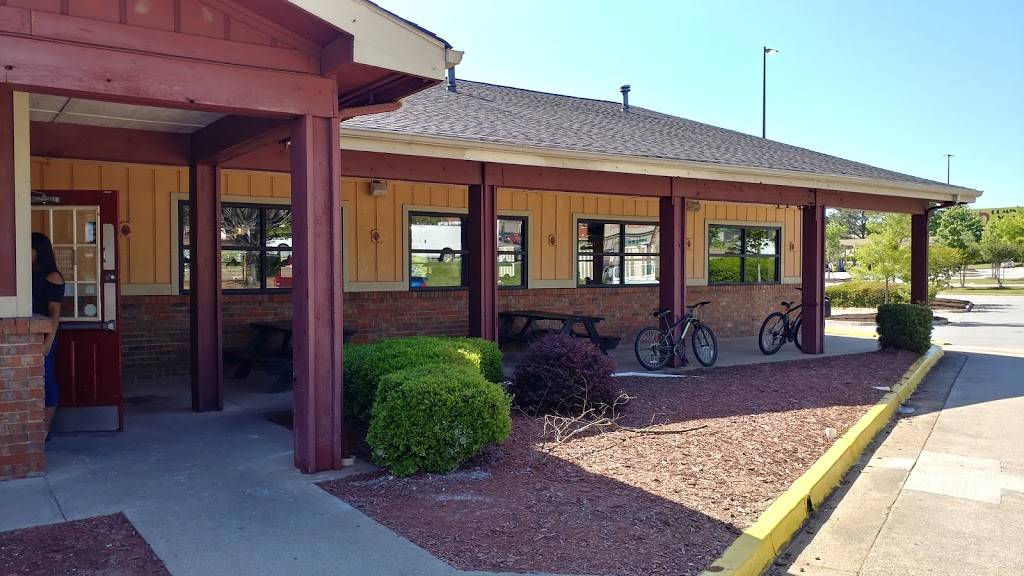 Sonnys BBQ | restaurant | 160 Cobb Pkwy SE, Marietta, GA 30062, USA | 7704281534 OR +1 770-428-1534