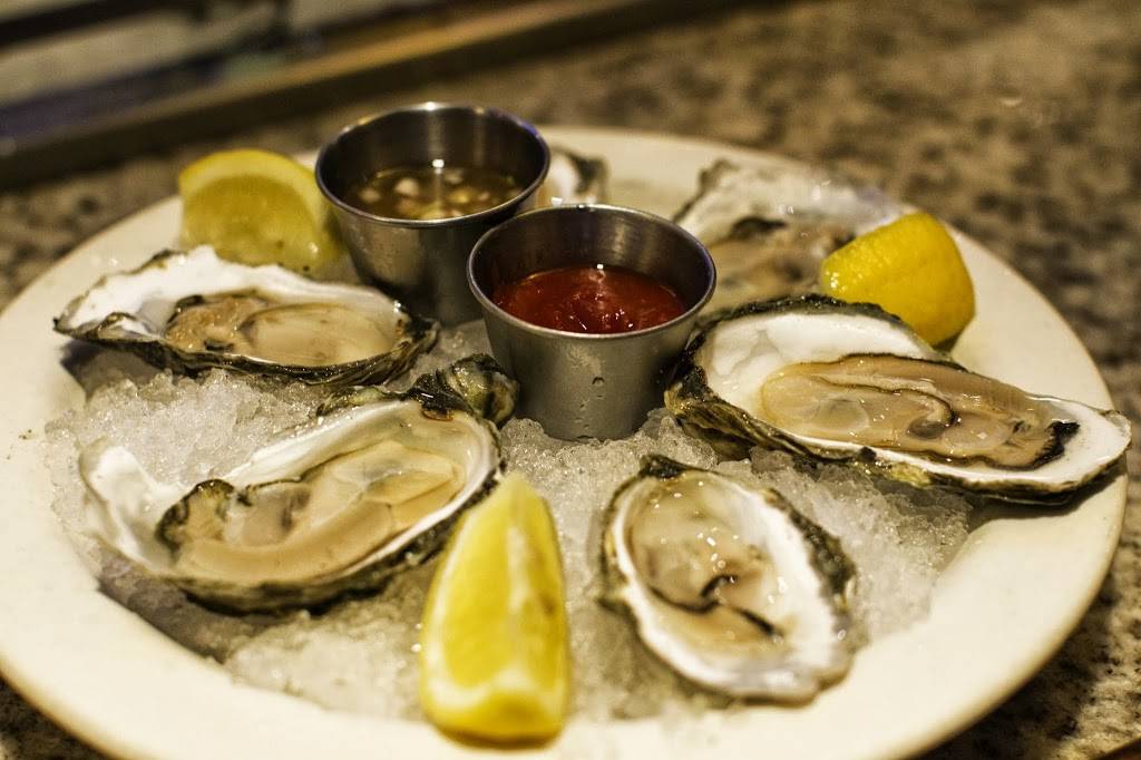 The Naked Oyster Bistro & Raw Bar | restaurant | 410 Main St, Hyannis, MA 02601, USA | 5087786500 OR +1 508-778-6500