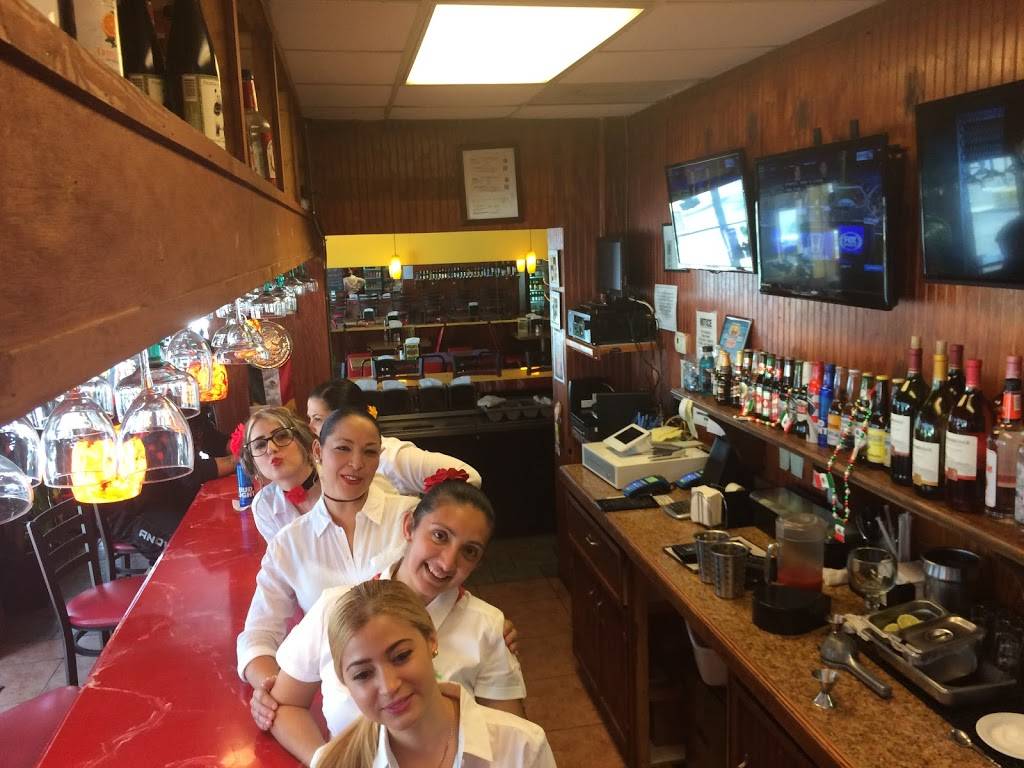 Chiles Mexican Restaurant | restaurant | 3247 W Columbus Dr, Tampa, FL 33607, USA | 8133548335 OR +1 813-354-8335