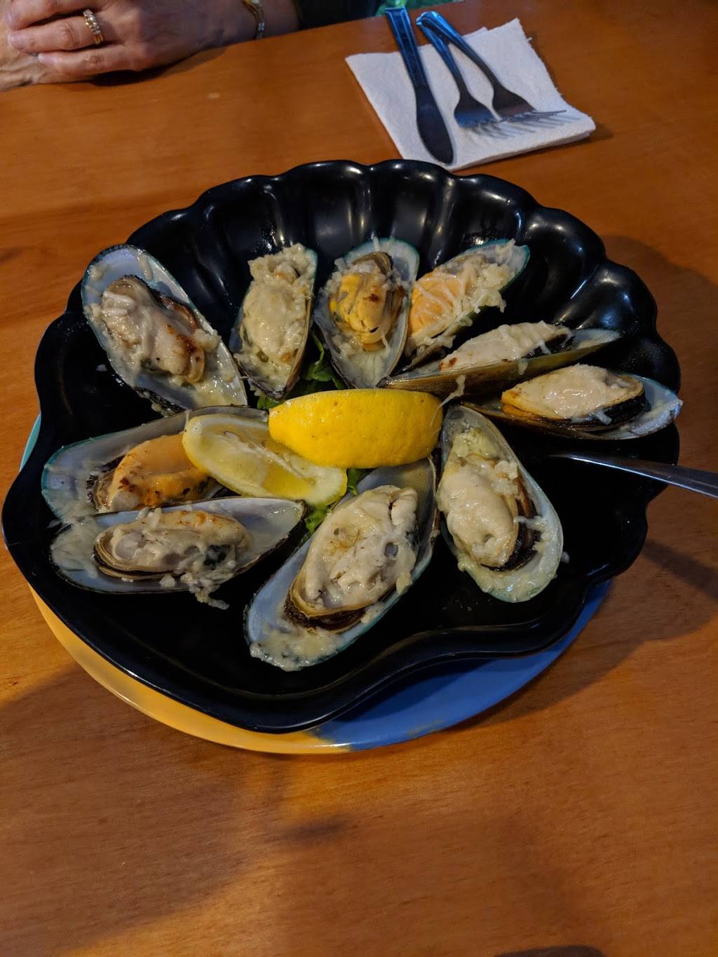 Pelicans Reef | restaurant | 7261 Beechmont Ave, Cincinnati, OH 45230, USA | 5132322526 OR +1 513-232-2526