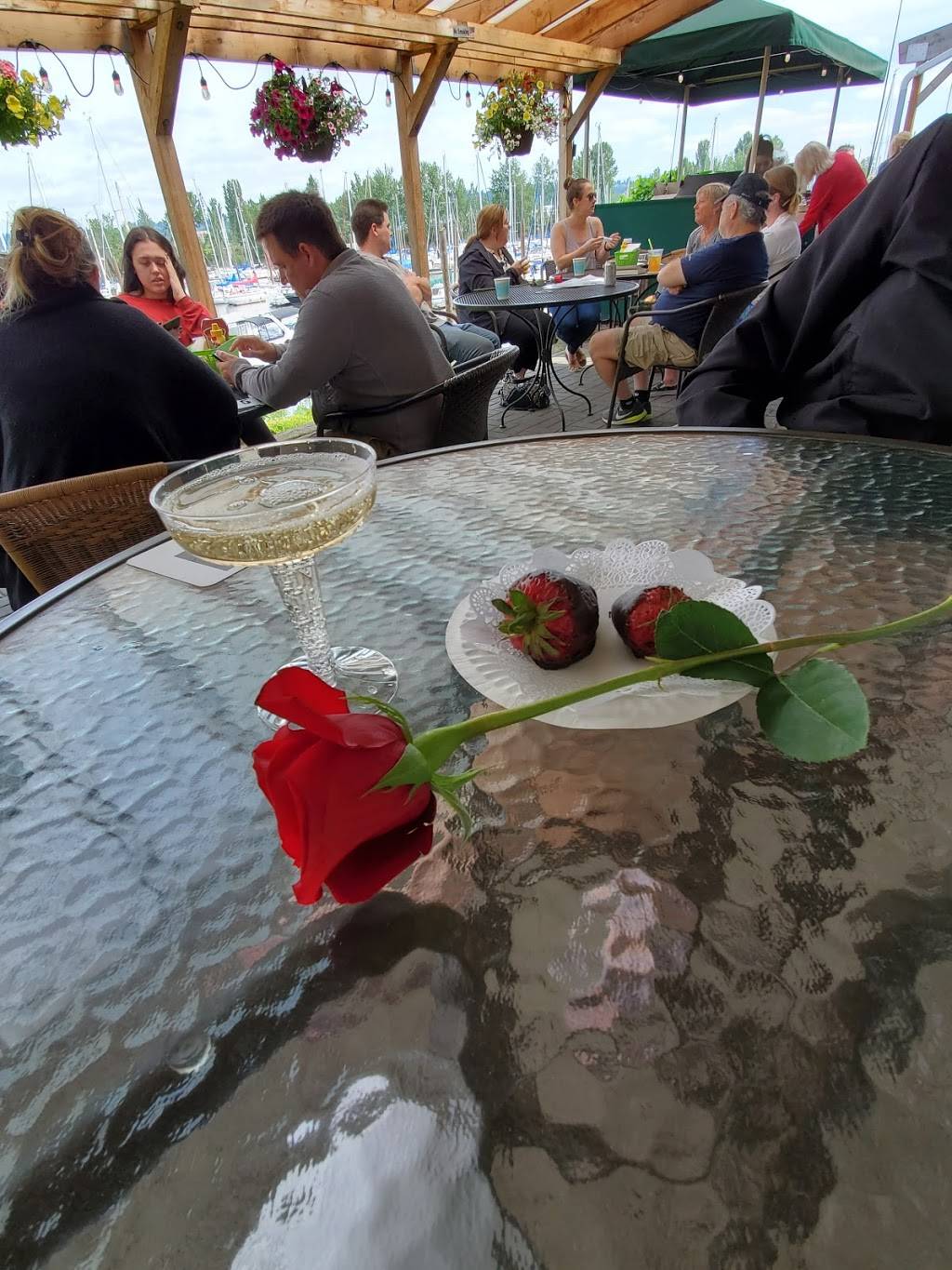 Hidden Bay Cafe | restaurant | 515 NE Tomahawk Island Dr #105, Portland, OR 97217, USA | 5032401871 OR +1 503-240-1871