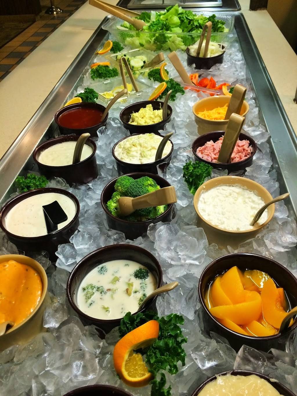 Country Junction Restaurant | restaurant | 1669 Willard Dr, Freeport, IL 61032, USA | 8152357197 OR +1 815-235-7197