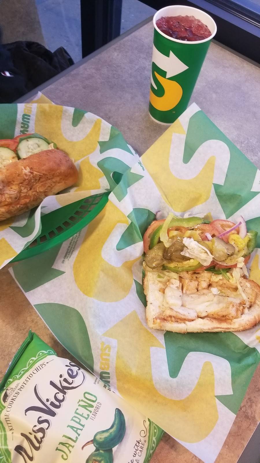 Subway | meal takeaway | 18921 E Valley View Pkwy Lot 4A, Suite A, Independence, MO 64055, USA | 8167958037 OR +1 816-795-8037