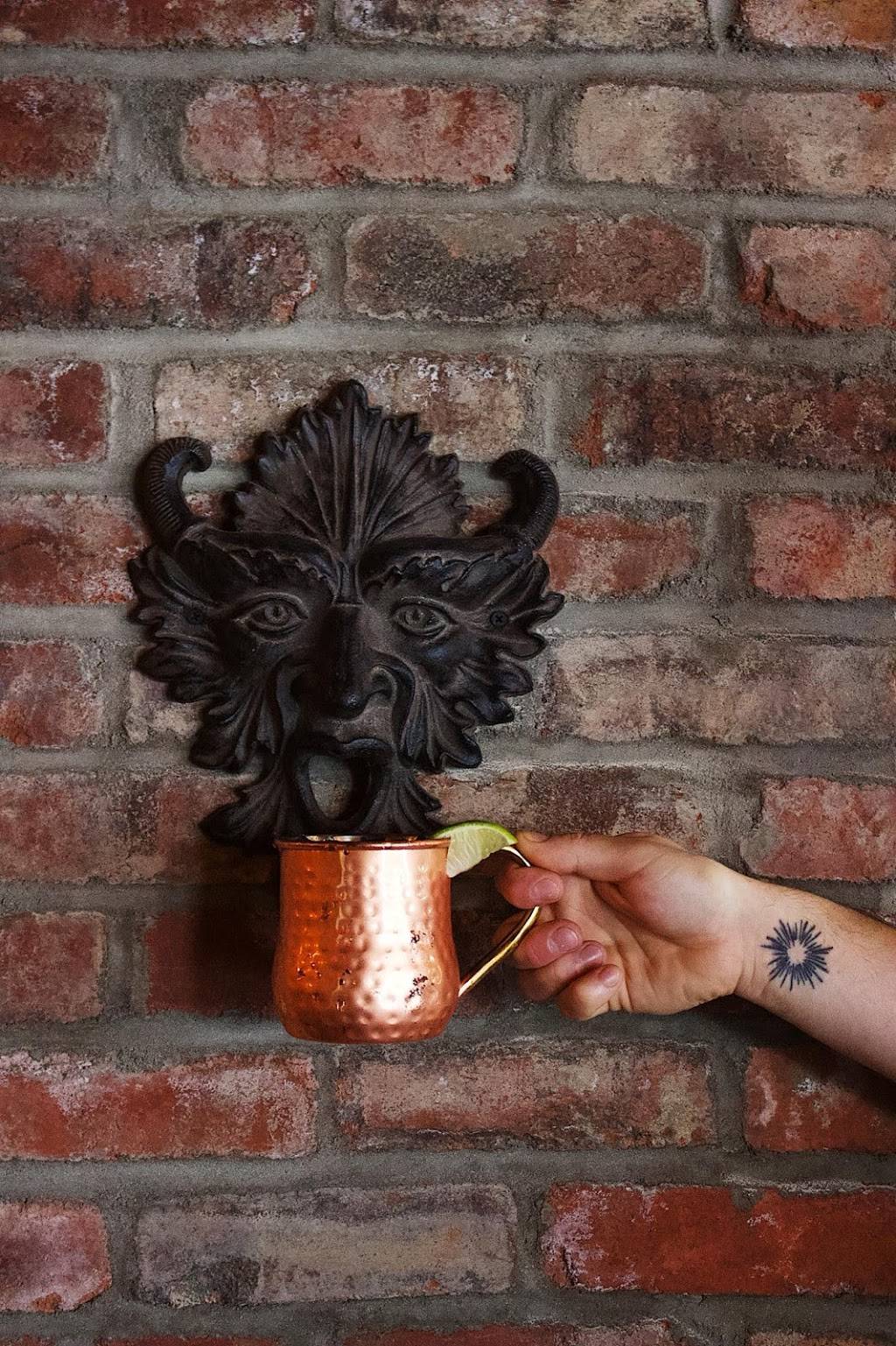 Bistro la Gargouille | restaurant | 556 Boulevard Saint-Joseph, Gatineau, QC J8Y 4A4, Canada | 8195257799 OR +1 819-525-7799