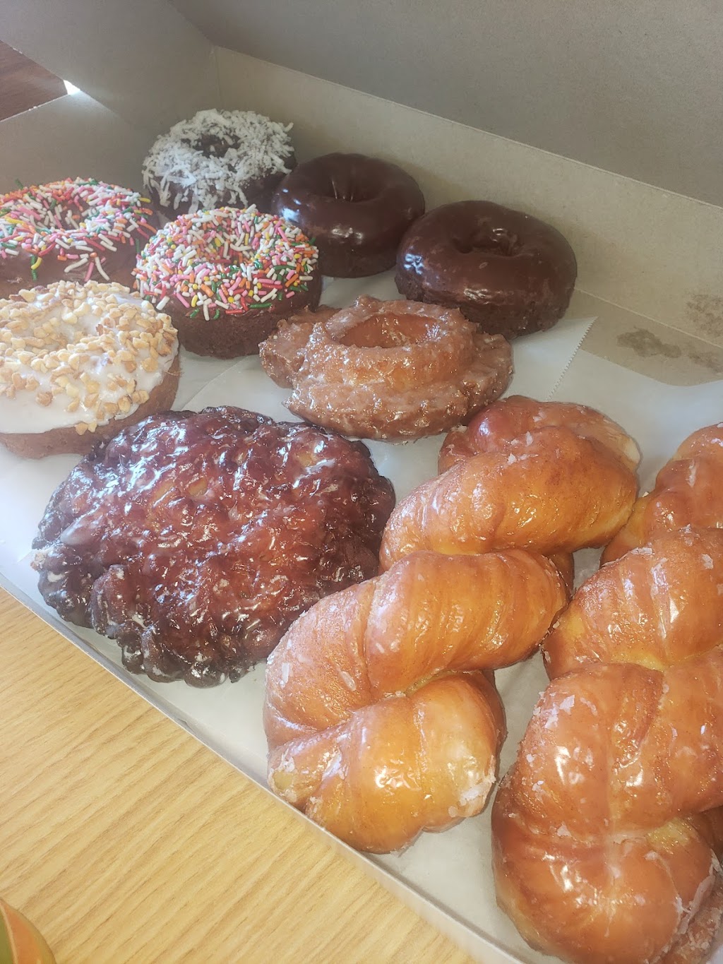 Donuts & Things | bakery | 17698 Monterey Hwy Suite A, Morgan Hill, CA 95037, USA | 4087782400 OR +1 408-778-2400