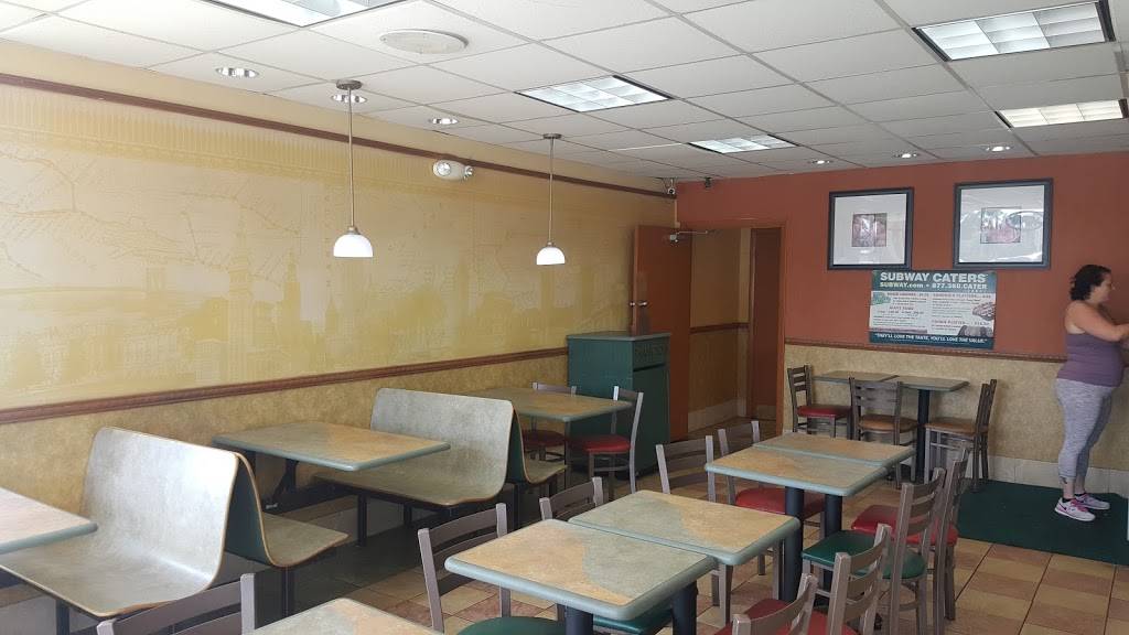Subway Restaurants | restaurant | 201 E Sunrise Blvd, Fort Lauderdale, FL 33304, USA | 9544622322 OR +1 954-462-2322