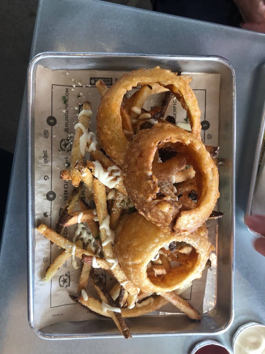 BurgerFi | restaurant | 380 W Main St #3, Simsbury, CT 06070, USA | 8602171403 OR +1 860-217-1403