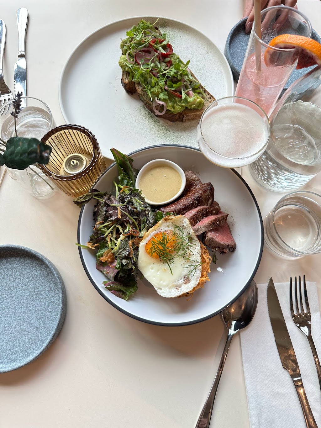 Two Hands | restaurant | 606 8th Ave S Store 400, Nashville, TN 37203, USA | 6159647700 OR +1 615-964-7700