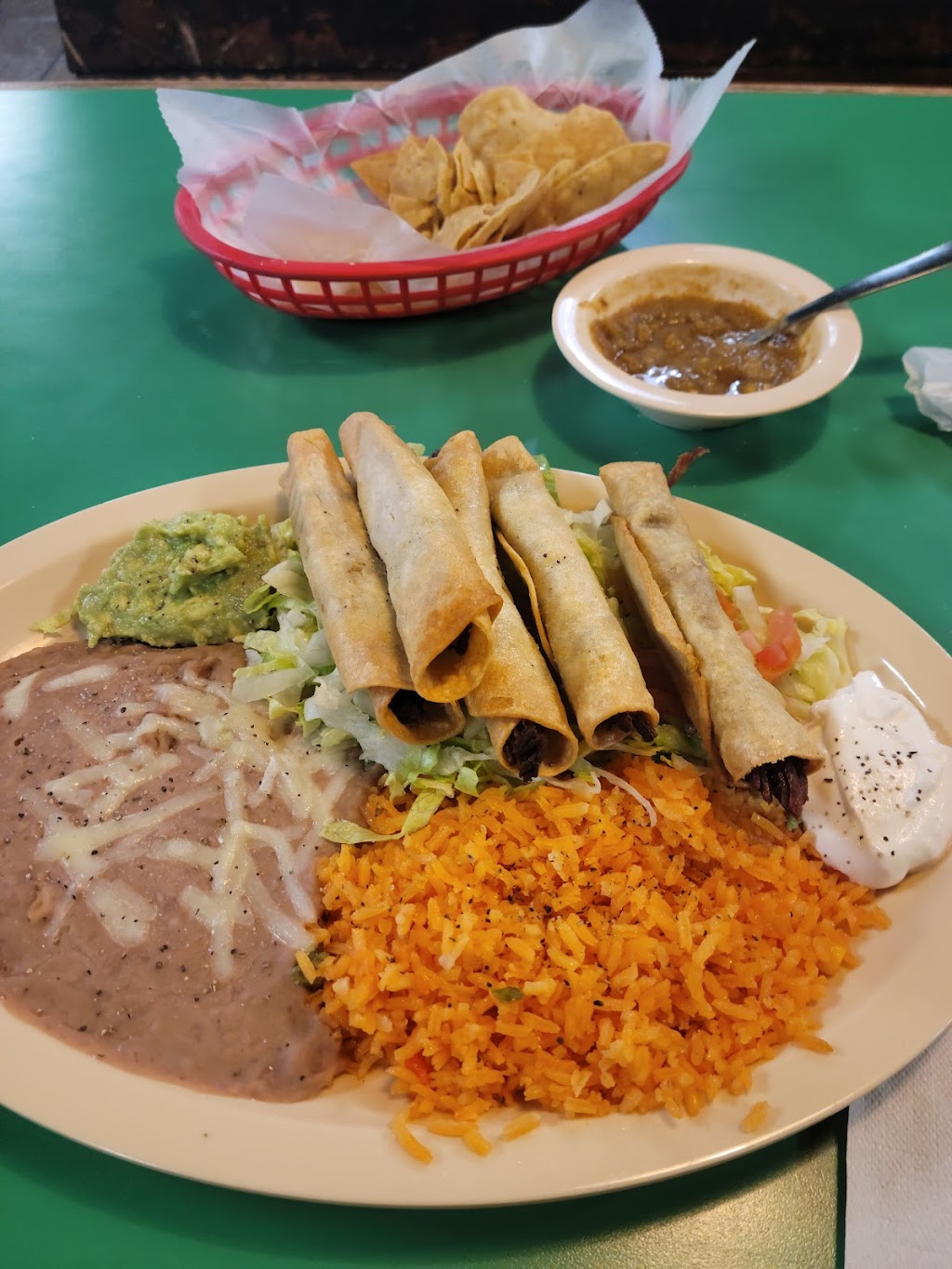 Los Caporales Mexican Restaurant | restaurant | 4000 N Grandview Ave, Odessa, TX 79762, USA | 4323661445 OR +1 432-366-1445