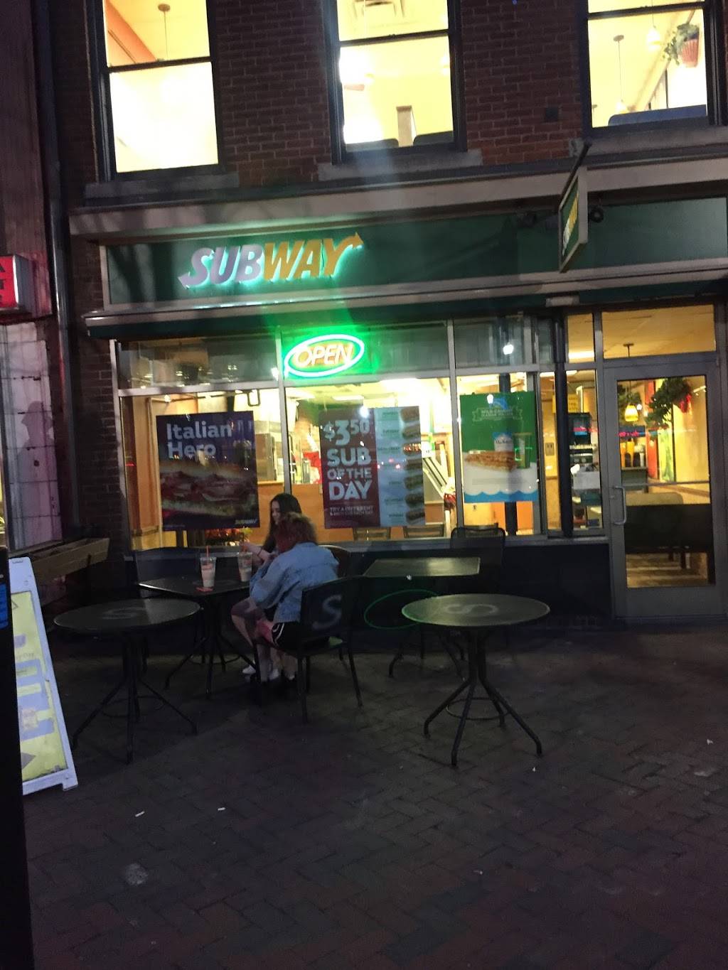 Subway | meal takeaway | 3 Market Square, Pittsburgh, PA 15222, USA | 4122612955 OR +1 412-261-2955