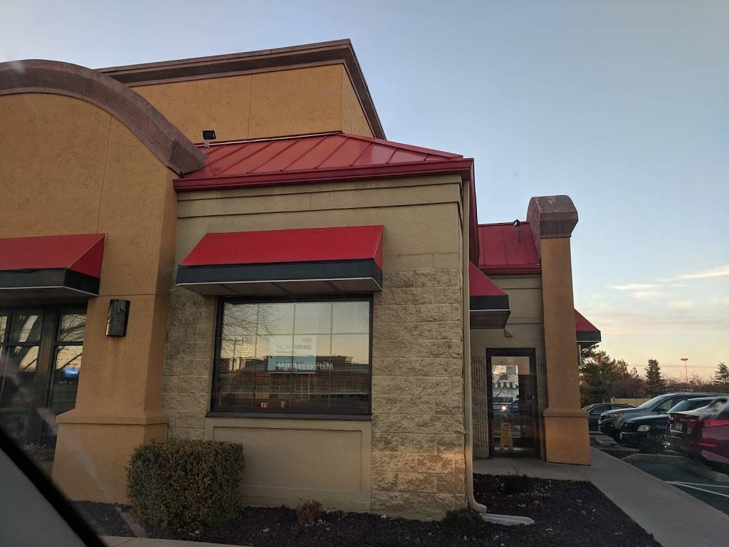 Pizza Hut | meal takeaway | 2386 Troy Rd, Edwardsville, IL 62025, USA | 6186561110 OR +1 618-656-1110