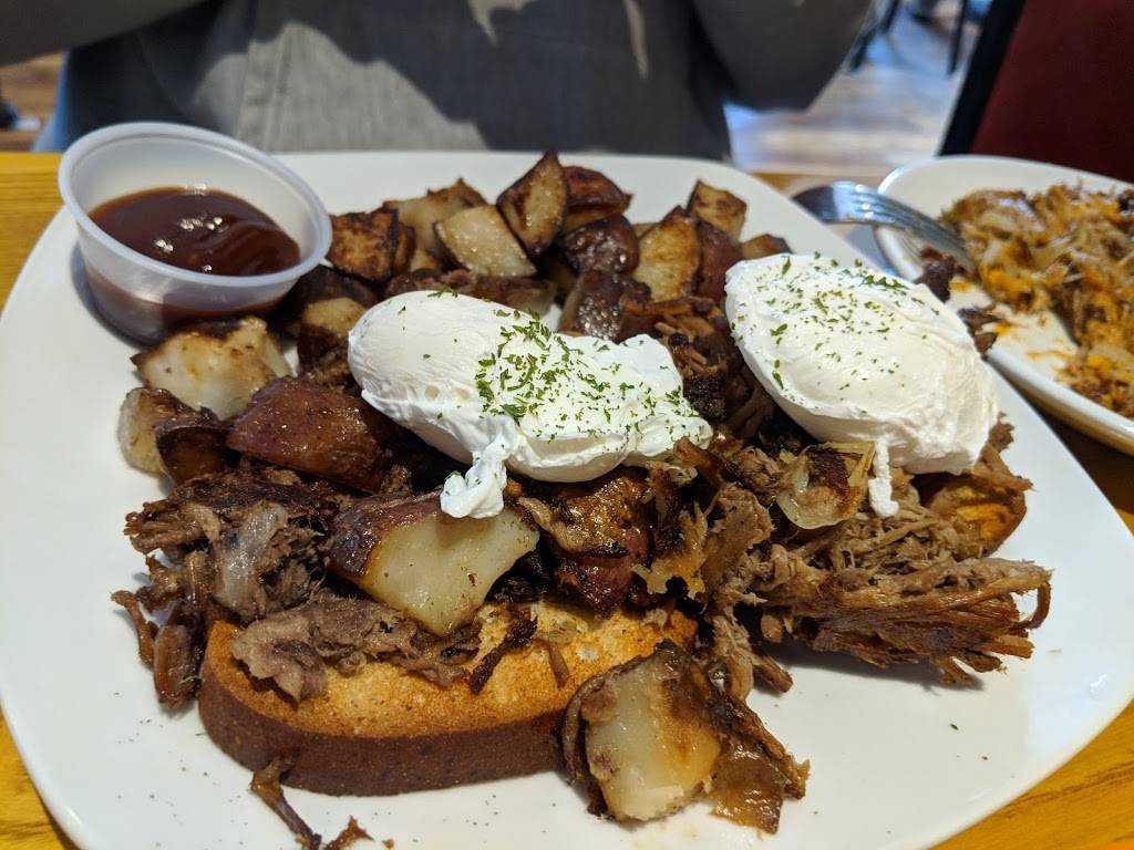 The New Moon | restaurant | 17 Pepperell Square, Saco, ME 04072, USA | 2072822241 OR +1 207-282-2241