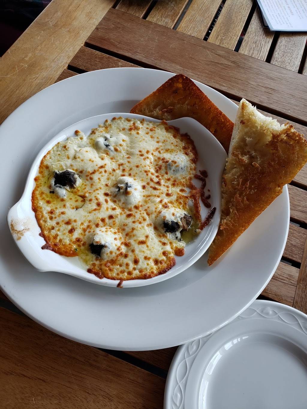 Moose McGuires Brockville | restaurant | 6 Broad St, Brockville, ON K6V 0C4, Canada | 6133455050 OR +1 613-345-5050