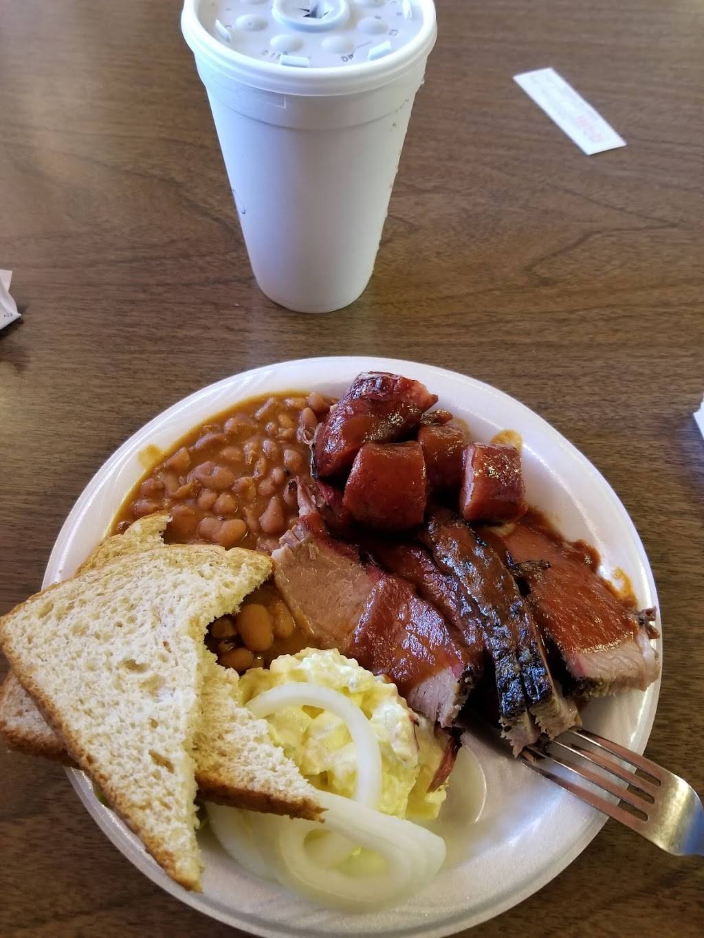 Busbees Bar-B-Que & Catering | restaurant | 339 Main St, Bandera, TX 78003, USA | 8307963153 OR +1 830-796-3153